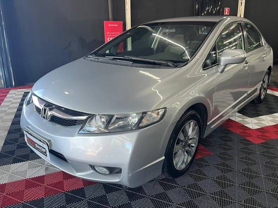 HONDA CIVIC 1.8 LXS 16V FLEX 4P AUTOMÁTICO HONDA CIVIC 1.8 LXS 16V FLEX 4P AUTOMÁTICO